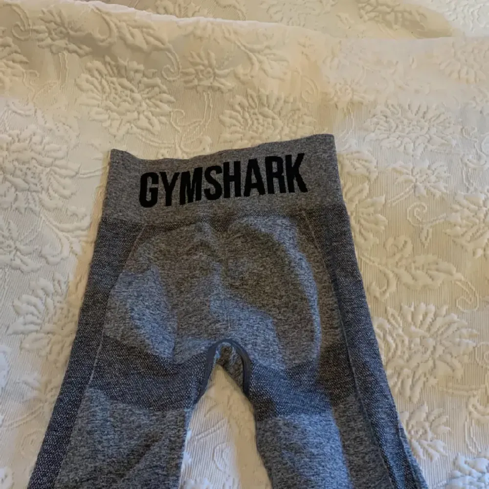 Gymshark tights i fint skick, säljer då dom inte kommer till användning🥰. Jeans & Byxor.