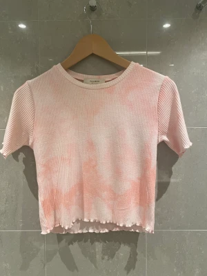 Ribbad tröja  - Ribbad tröja från Pull & Bear i storlek M, även i gott skick💞