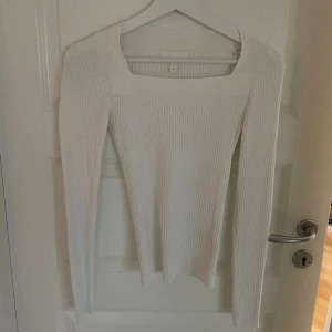 Vit tajt tröja - Långärmad stickad tröja från Hm! Superfin och i mycket bra skick!!💕💕