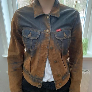 Miss Sixty jeansjacka - En unik Miss Sixty jeansjacka i superbra vintage-skick! 🥂