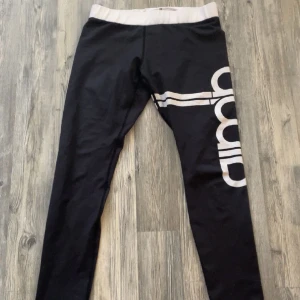 Träningstights från Aimin - Jättefina tights från Aimin som knappt är använda då de är för små för mig. Skriv till mig vid frågor☺️