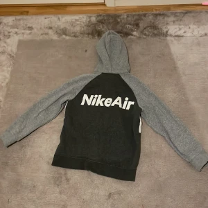 Nike air - Det är en nike air kofta med XS storlek 