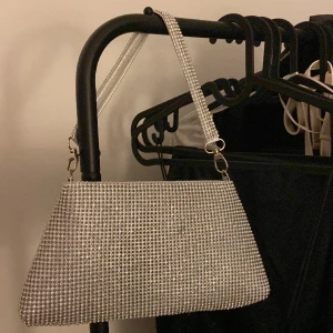 väska - liten glitter väska, aldrig använd