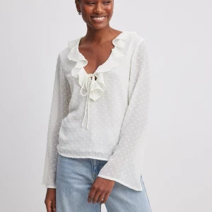 NAKD blus  - Prislapp kvar men försent flr retur, därför säljer jag den. Köpt för 449 säljer för 399. Storlek xs men skulle säga s. 