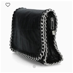 Liknande Stella McCartney väska  - Jättefin väska!! Inga skador och knappast använd! Vid snabbt köp kan priset bli billigare!!