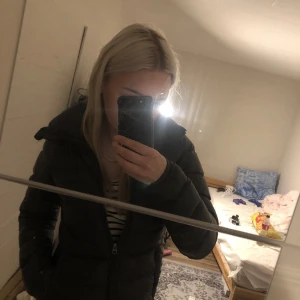 Peak jacka  - Jättefin peak dunjacka utan hål och i jättebra skick 😄😄