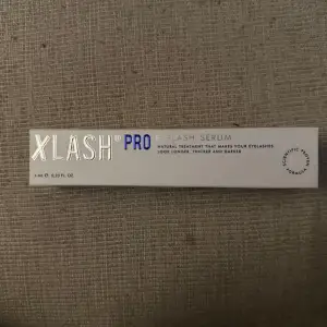 Xlash Säljer Sveriges mest sålda ögonfransserum från Xlash. Oanvänd med obruten förpackning. Stora förpackningen med 6ml. (köpare står för frakten)