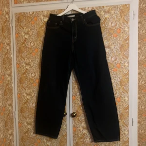 Levi’s baggy dad jeans  - Har använt dem några gånger bara, inga tecken på slitage Size: W26 L30  