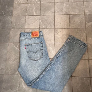 Levis jeans - Ett par 512 levis jeans med storleken W34 L32.  Passar som regular fit/straight leg.  Inga defekter eller så.  Bara att höra av er vid frågor