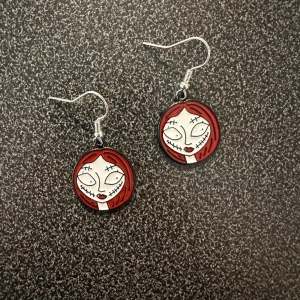 Örhänge The Nightmare Before Christmas - Örhänge med The Nightmare Before Christmas. Krokarna är inköpta som nickelsäkra.