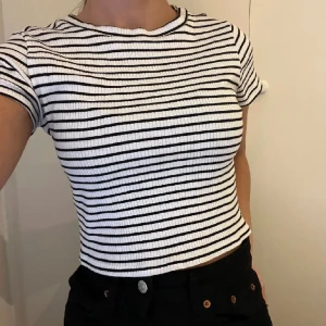 T-shirt från H&M - Storlek S. Bra skick.