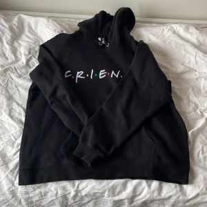 Friends hoodie  - Jättefin friends hoddie köpt på plick! Är från h&m! 