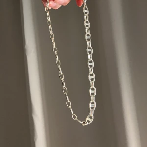 Halsband  - Silver halsband aldrig använd 