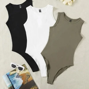 Bodys - Alla 3 i bilden, aldrig använd. 