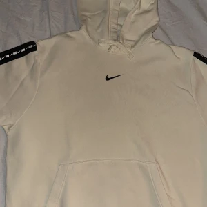 Nike Hoodie - Hoodie från Nike i storlek M