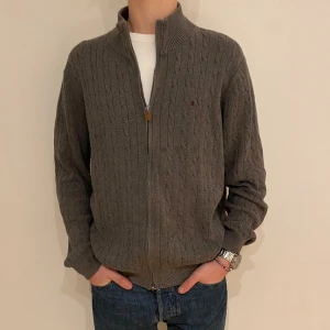 Tröja med dragkedja  - Sjukt snygga tröja med dragkedja. Kan användas i alla sammanhang