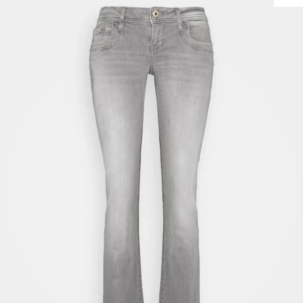 Jag söker ltb jeans i storlek 24/30 eller något liknande som tex 23/30. Hör av er om ni är intresserade💗. Jeans & Byxor.