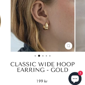 Örhängen - Helt oöppnade Timi of sweden örhängen. Kunde inte returnera örhängen så därför säljer jag dom. Nypris 199. De är mer roseguld i färgen än vanlig guld