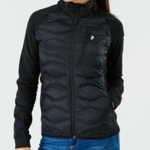 Peak performance helium - Nyskick! Svart i storlek S