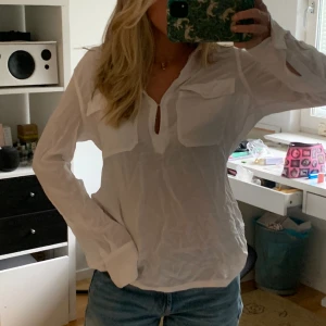 Blus - Blus med fickor, jätteskön