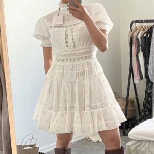 Bymalina klänning - Jag är 160! Min studentklänning från 2022. Om jag minns rätt var nypris 2500:- endast använd en gång! Och tvättad efter det. Liten i storleken, passar mig bra som är storlek xs.