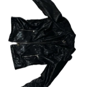 Läderjacka - Fin läderjacka i bra skick! Jag har alldrig använt den