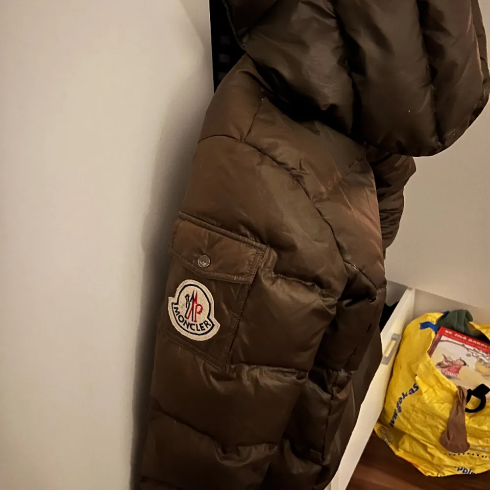 Äldre Moncler jacka storlek 1, skriv för fler bilder på skick🤍. Jackor.