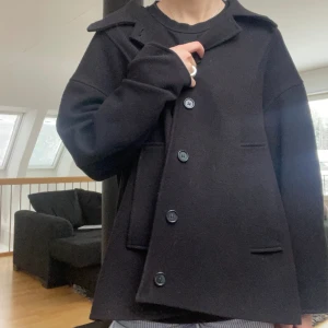 Svart kappa - Otroligt fint skick och perfekt nu 