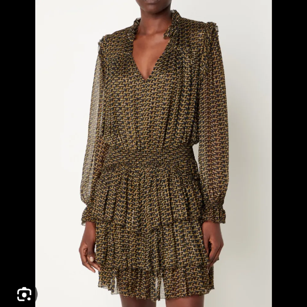 Säljer min supersöta klänning från Zadig & Voltaire. Köptes för 2600kr och har endast använt den 3 gånger som den är i princip i nyskick🫶. Klänningar.