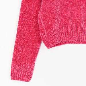 Rosa stickad tröja  - Köpte denna jättemysiga tröja för något år sedan på barnavdelningen på Gina. Den är väl omhändertagen men har små täcken på användning. Jag säljer den för ett ganska lågt pris då jag vill bli av med den snabbt❤️