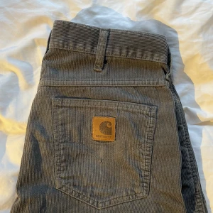 Carhartt Manchester jeans - Bror dem är för korta för mig💀 lite lågmidjade och najs färg sådära😩 dem förtjänar ett bättre hem