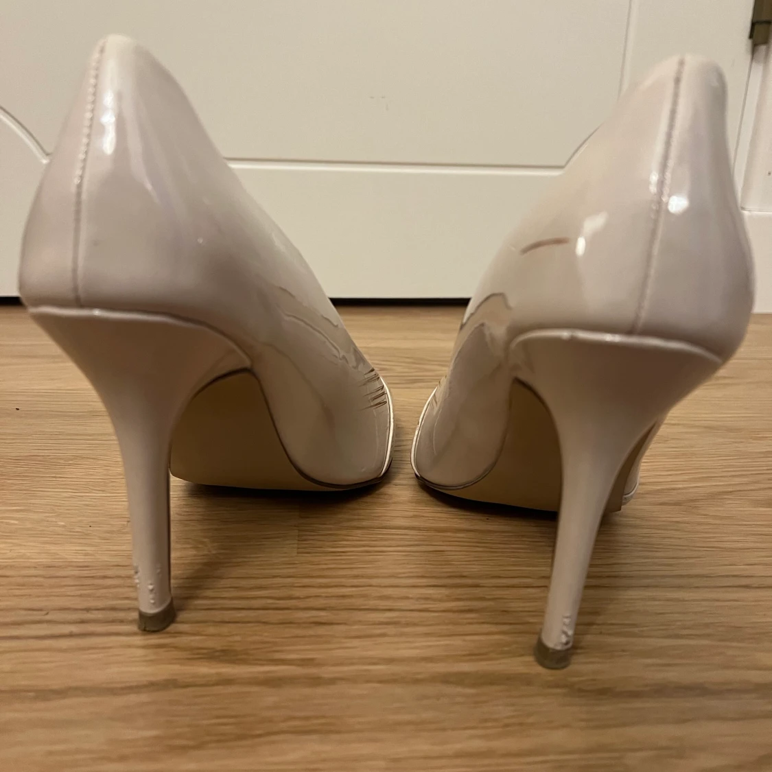 Höga klackskor i beige  - 90