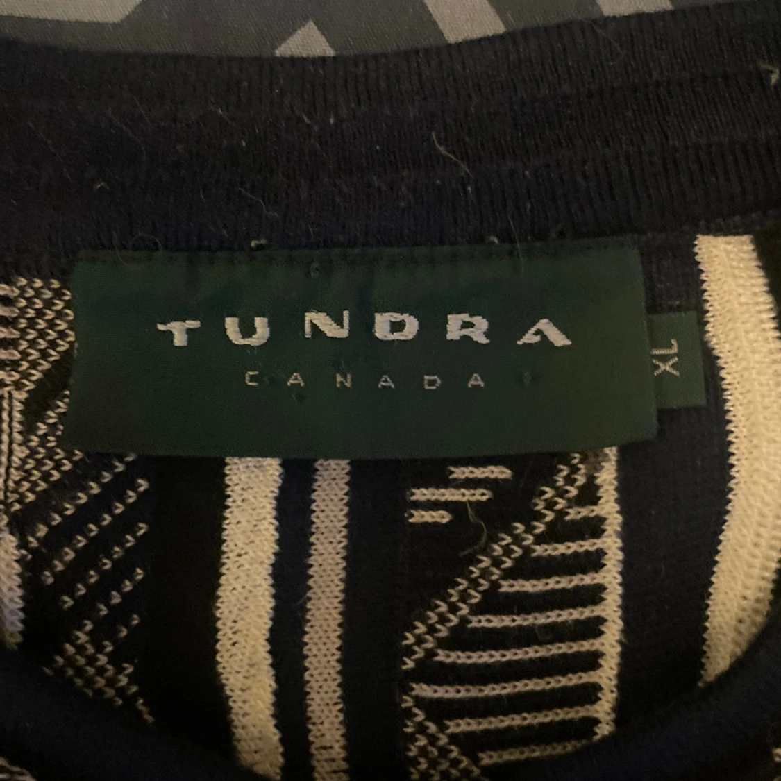 Blå/vit stickad tröja  - 90