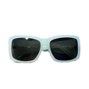 Eytys solglasögon  - Samma modell som sista bilden men i mintgrön! 