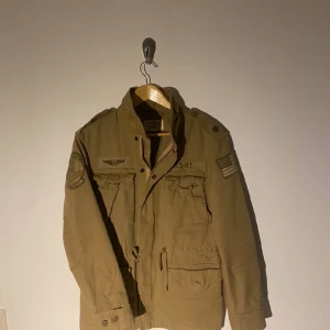 Ralf lauren combat jacket - Snygg Ralph lauren jacka som e använd fåtal gånger, kvitto och tags finns.  