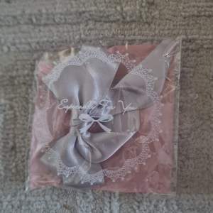 Lolita small grey bow from lolita 42, never worn/used.  Taking price suggestions!!! 