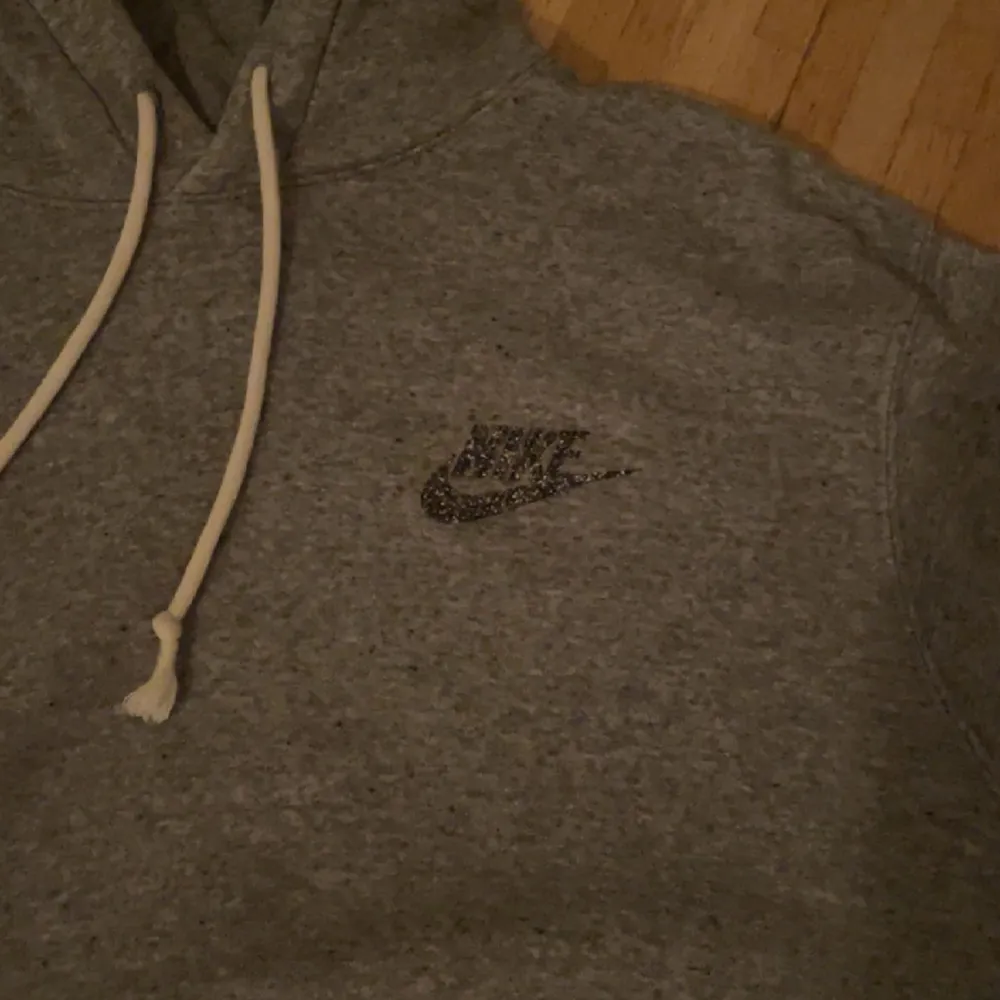 Nike hoodie som har används väldigt få gånger.. Hoodies.