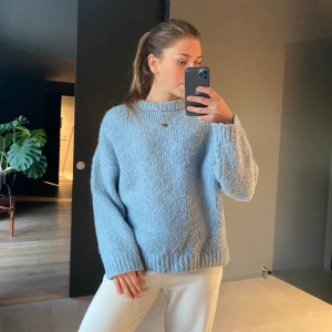 Stickad tröja  - Supermysig och så fin ljusblå färg🩵