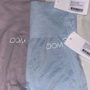 Träningstights från drop of mindfulness - Säljer dessa super söta tightsen som jag köpte för ett tag sen och intr lämnade tillbaka. Lapparna sitter på och allt!! 1 par för 150kr.