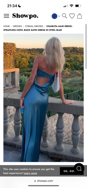 Superfin balklänning från Showpo ⭐️ - Så så så fin balklänning från Showpo! Storlek 34! Sitter så fint men lite lång på mig som är 159!  Prislapp finns kvar!   Köpt för 2000 men säljer för lägre, pris kan diskuteras! ⭐️