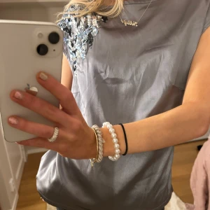 Paljett topp - Unik topp med paljett detalj, köpt secondhand💘💘