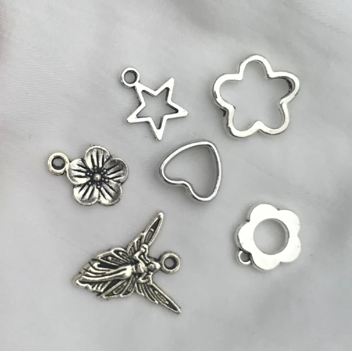 Berlocker och hĂ€ngenđ