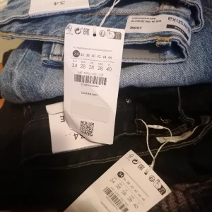 Byxor  - Säljer sonens byxor som han köpte men aldrig använt. Ankel lång. 300 kronor för båda 