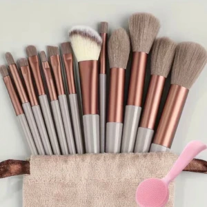 13st sminkborsteset med påse och en skonsam  - Dessa är då söta och så mjuka, perfekta för alla sorters smink precis som bilden. Snabb leverans. Om du är intresserad skriv DM