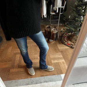Raka jeans - Raka jeans med så najs tvätt från hollister, storlek 29x33, jag är 170