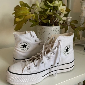 Converse - Chuck Taylor All Star Lift - Converse Chuck Taylor All Star Lift, inköpta på Zalando. Endast använda ett fåtal gånger! I nyskick. 