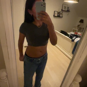 T-shirt - Croppad t-shirt som inte kommer till användning längre. Inga defekter och aldrig använd.