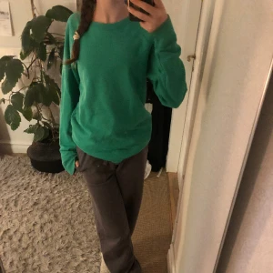 Grön långärmad  - Väldigt skön grön tjocktröja💚