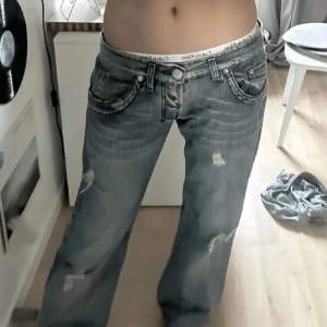 Low waist Jeans men detaljer på baksidan,Bra skick, storlek M