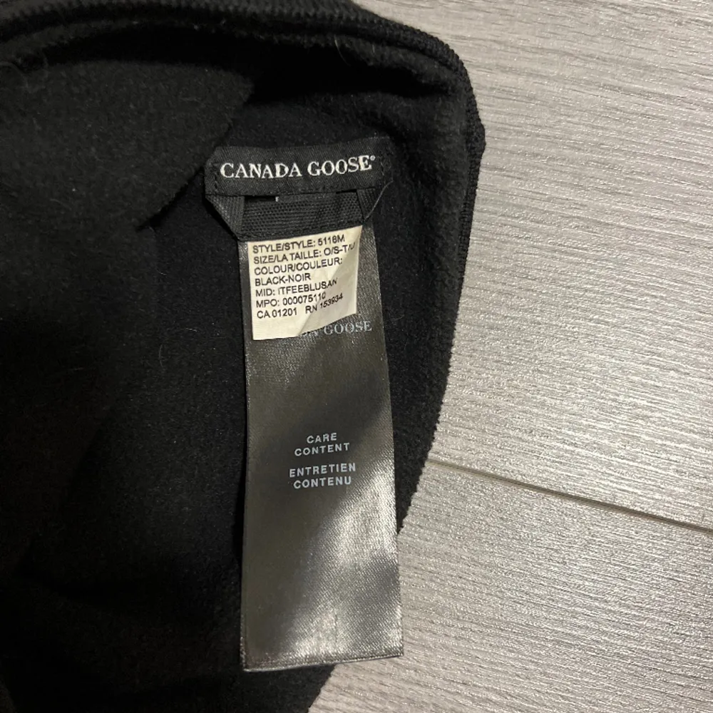 Säljer en äkta canada goose mössa!. Accessoarer.